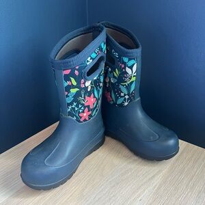 Bogs Neo-Classic Cartoon Flower Waterproof Boots, Little Kid Size 13